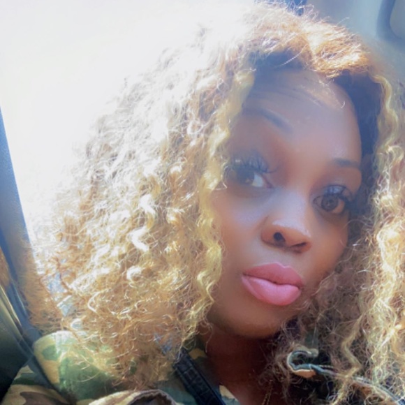 Meet your Posher, Adrienne - Picture 1 of 1